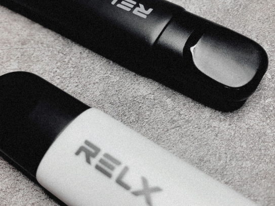 relx悦刻电子烟和真烟哪个伤害大?